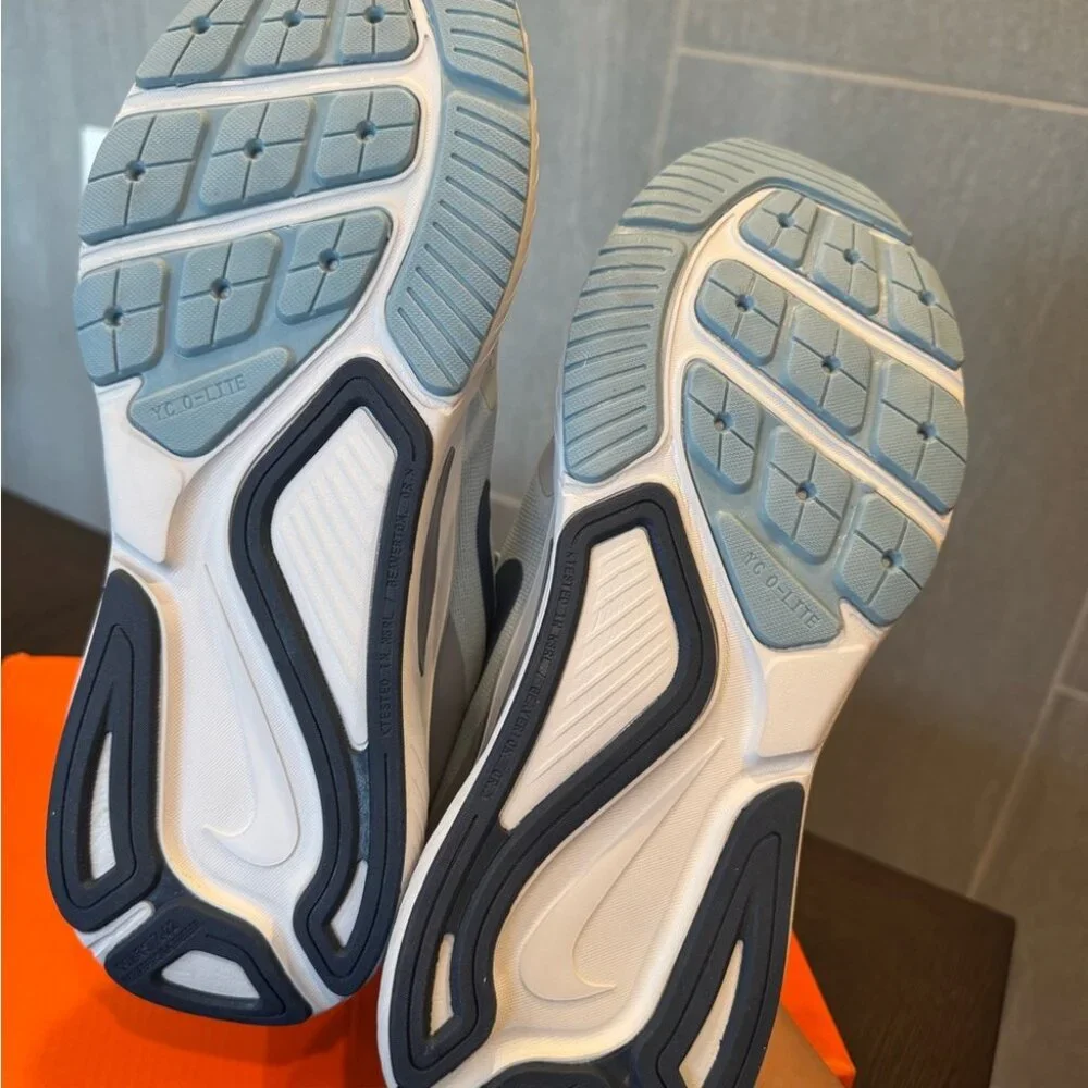 Men’s Nike Structure 26 - Picture 4 of 5